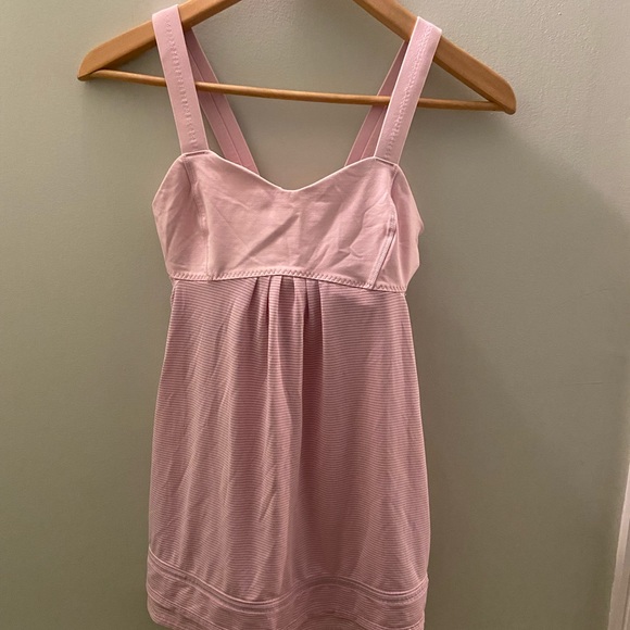 Lululemon Run: Back On Track Tank with cinch-able drawstring - Picture 5 of 10